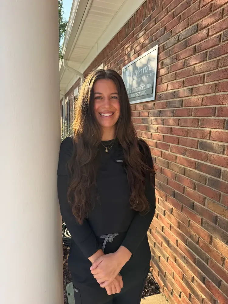 Romie, Dental Assistant